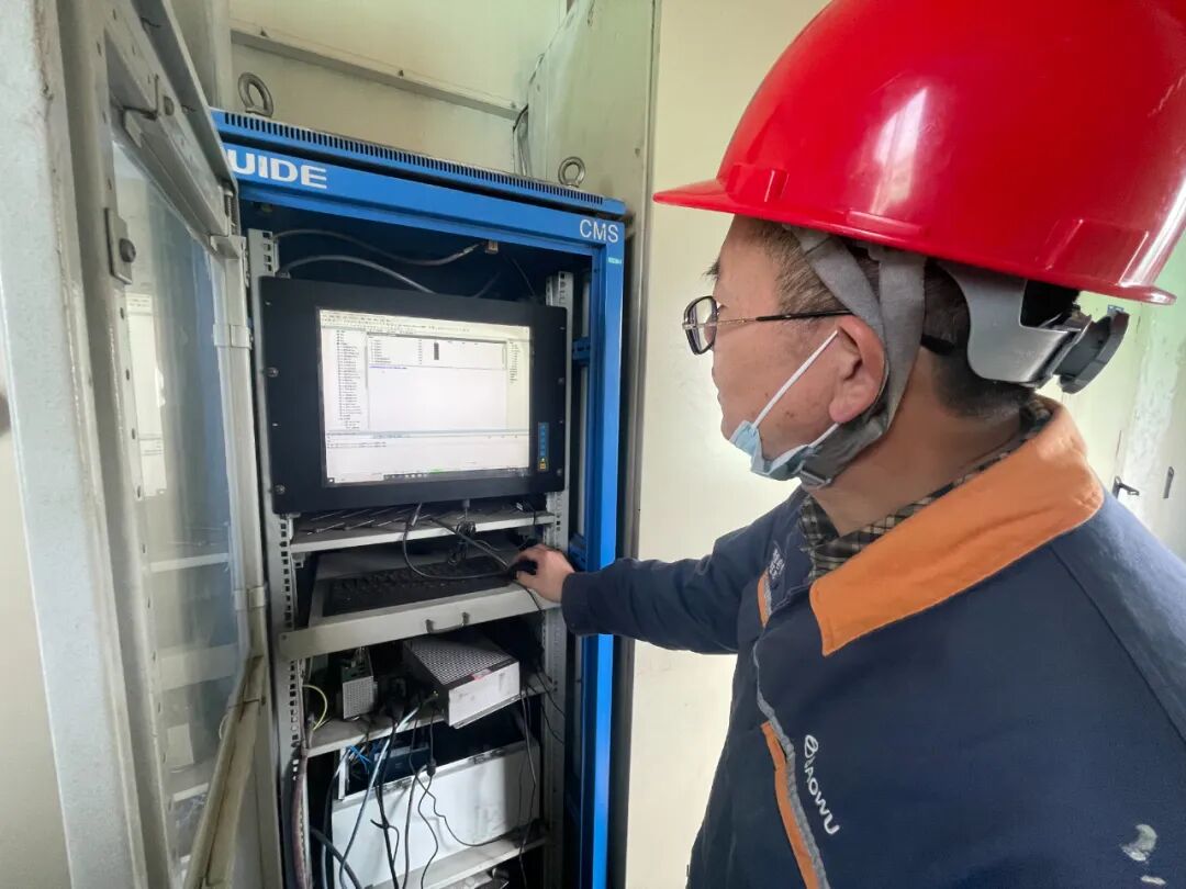 The First Domestic PLC Control System Retrofit Project for Port Gantry Cranes Successfully Passes Acceptance