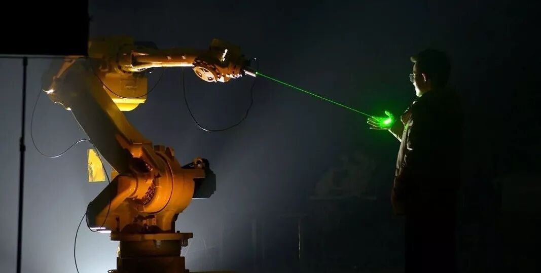 Technology | 17 Must-See Creative Applications of Robotic Arms Worldwide