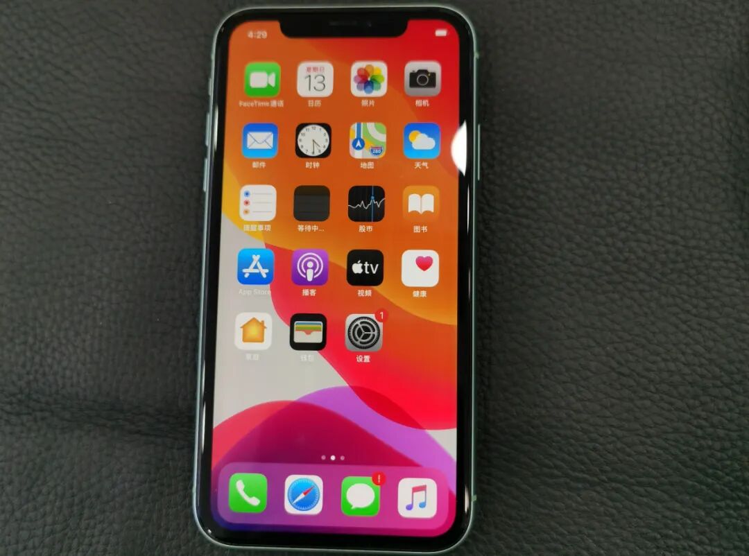 Why Mid-Range and High-End Smartphones No Longer Use LCD Screens? Perhaps It's Just Not Feasible!