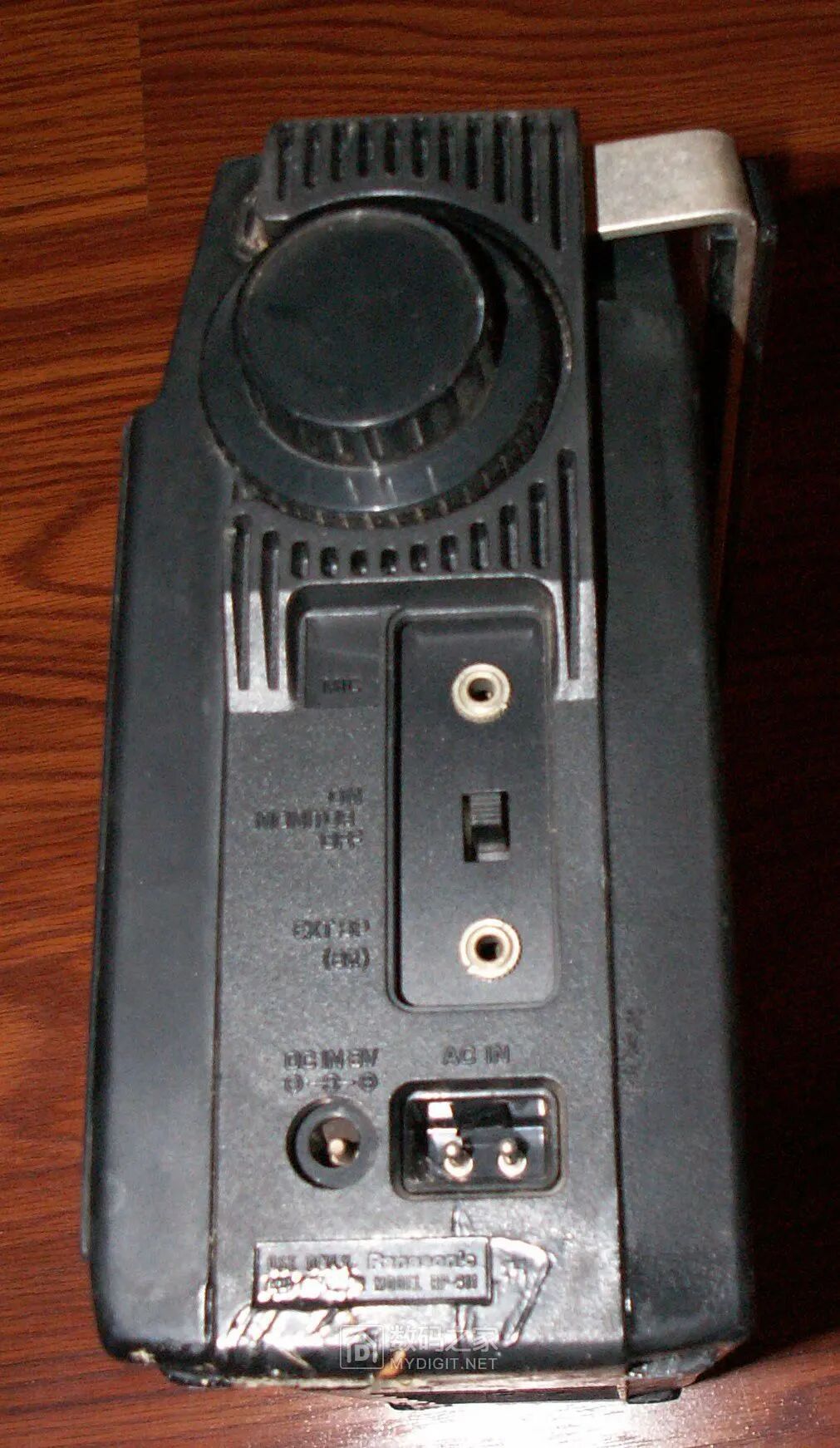 Disassembling a 50-Year-Old Panasonic Tape Recorder: Circuit Board Details Worth Seeing