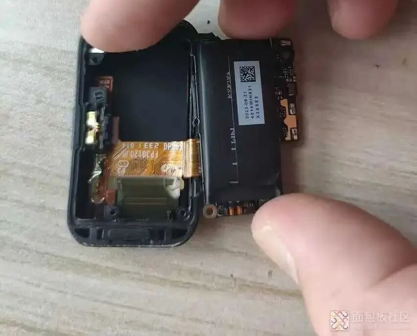 Disassembling the Huawei Band: Exploring the Main Control Chip