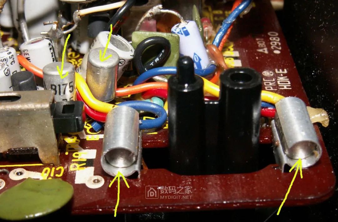 Disassembling a 50-Year-Old Panasonic Tape Recorder: Circuit Board Details Worth Seeing