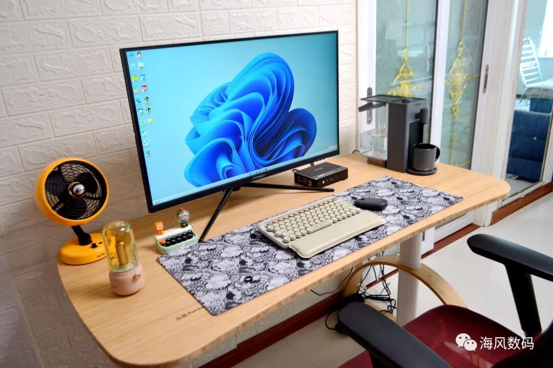Transforming My Workspace with a Mini Host and a Water Dispenser for a Minimalist Desk