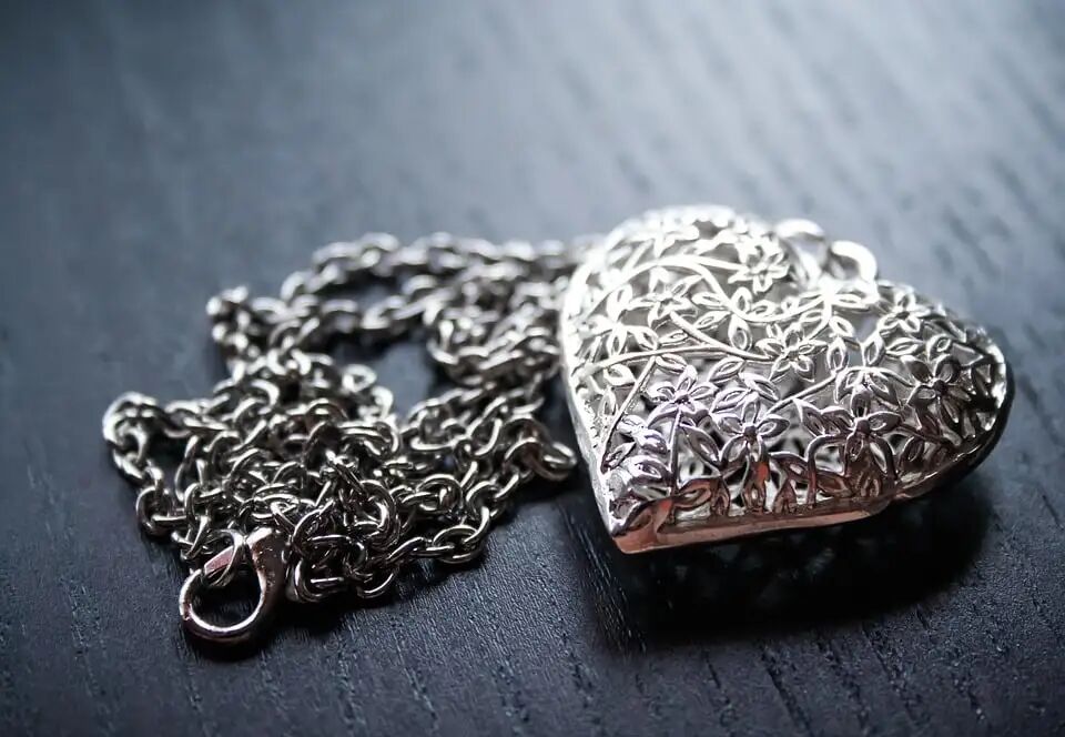 EASYMFG: Exploring New Opportunities for 3D Printed Metals in Jewelry Making