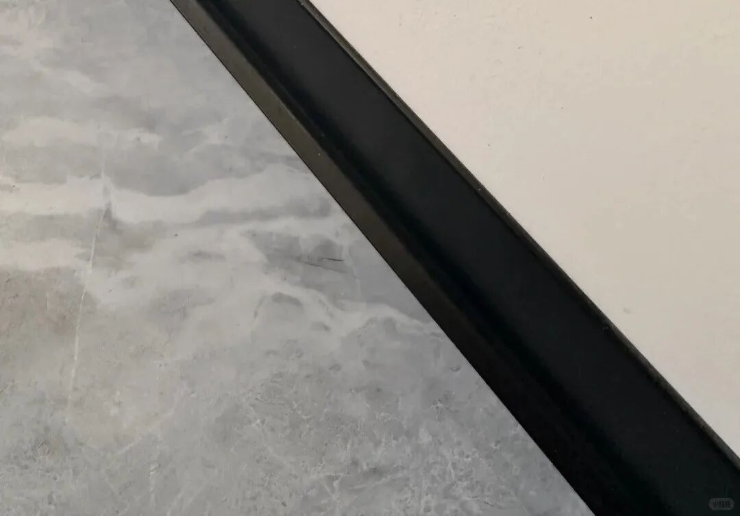 Say Goodbye to Baseboard Troubles! This Embedded Design Keeps Your Home Clean and Durable