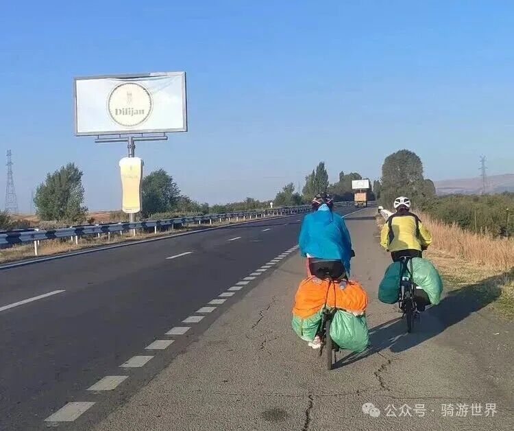 A Return Customer After Eating Fish; Cycling from 11°C to 38°C to Yerevan (Days 19-20 of Cycling in the Caucasus + Turkey)