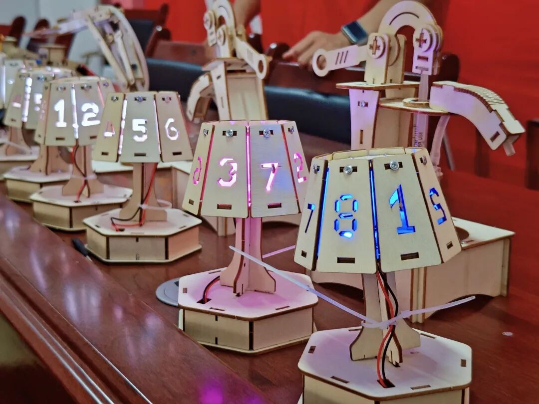 Interesting Summer Classes in Mashan, Meitan: Water Safety, AI Robots, and Crafts!