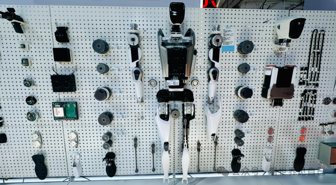 From Showcase to Factory: The 'Survival Game' of Humanoid Robots