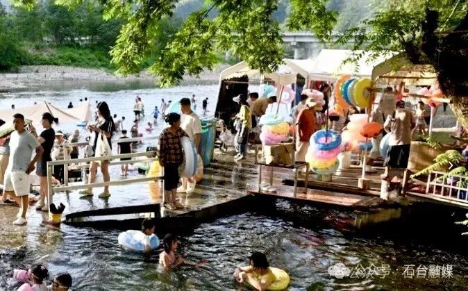 What Makes Xintang Village Popular This Summer?