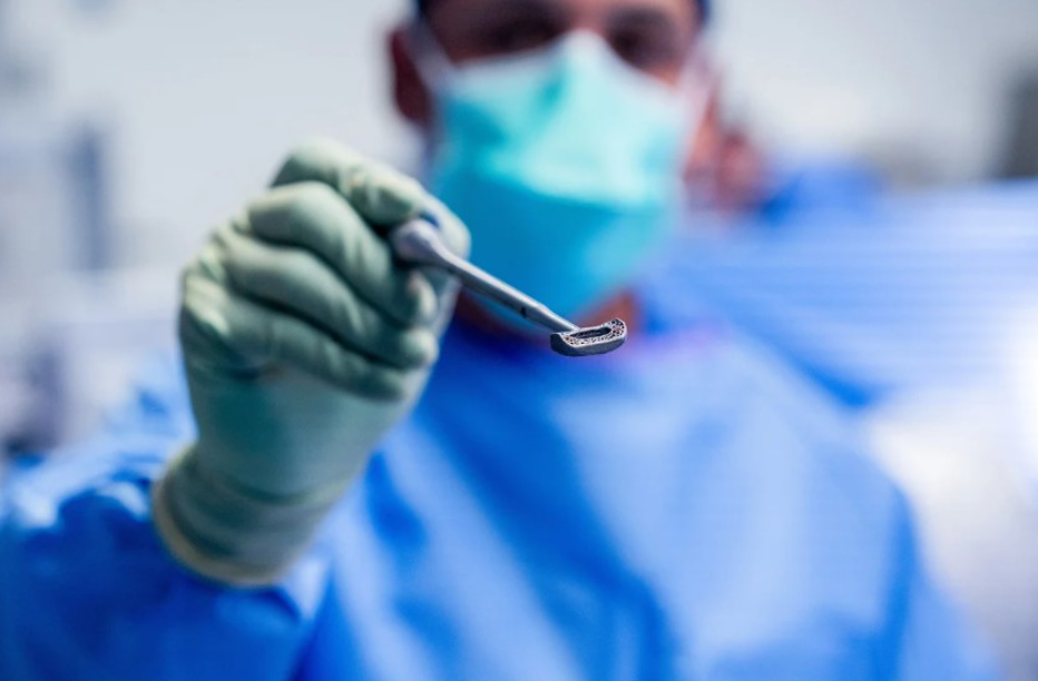 UC San Diego Performs World's First Anterior Cervical Surgery with Fully Customized 3D Printed Implants