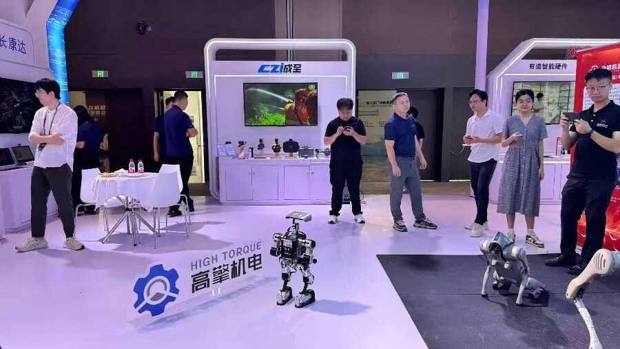Exploring the Path of Integration Between Industry and Finance in AI and Robotics: A Comprehensive Overview