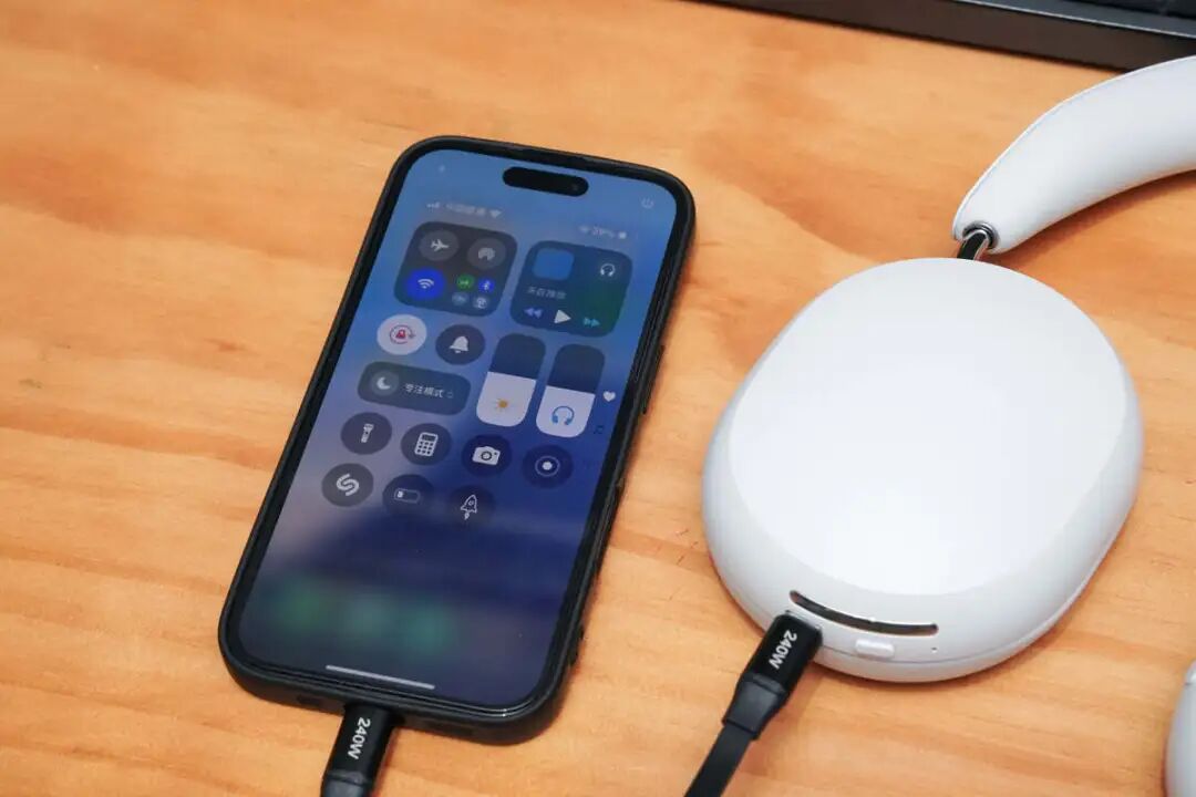 XINLEWEI 240W C-C Fast Charging Retractable Data Cable Review: Dual Retractable + High Power, Convenient Charging and Storage