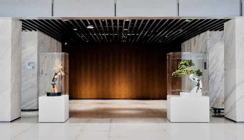 The Artistic Symbiosis Experiment of AI and Robotics
