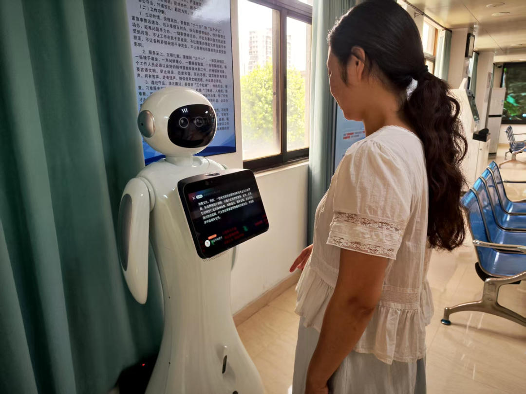 When Government Services Meet AI: The AI Robot Debuts at the Government Service Center! Raoping Enters the 'Smart Era' of Digital Governance