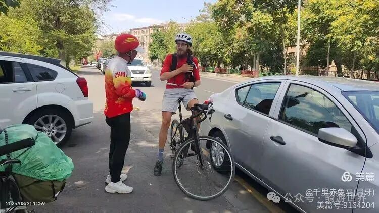A Return Customer After Eating Fish; Cycling from 11°C to 38°C to Yerevan (Days 19-20 of Cycling in the Caucasus + Turkey)