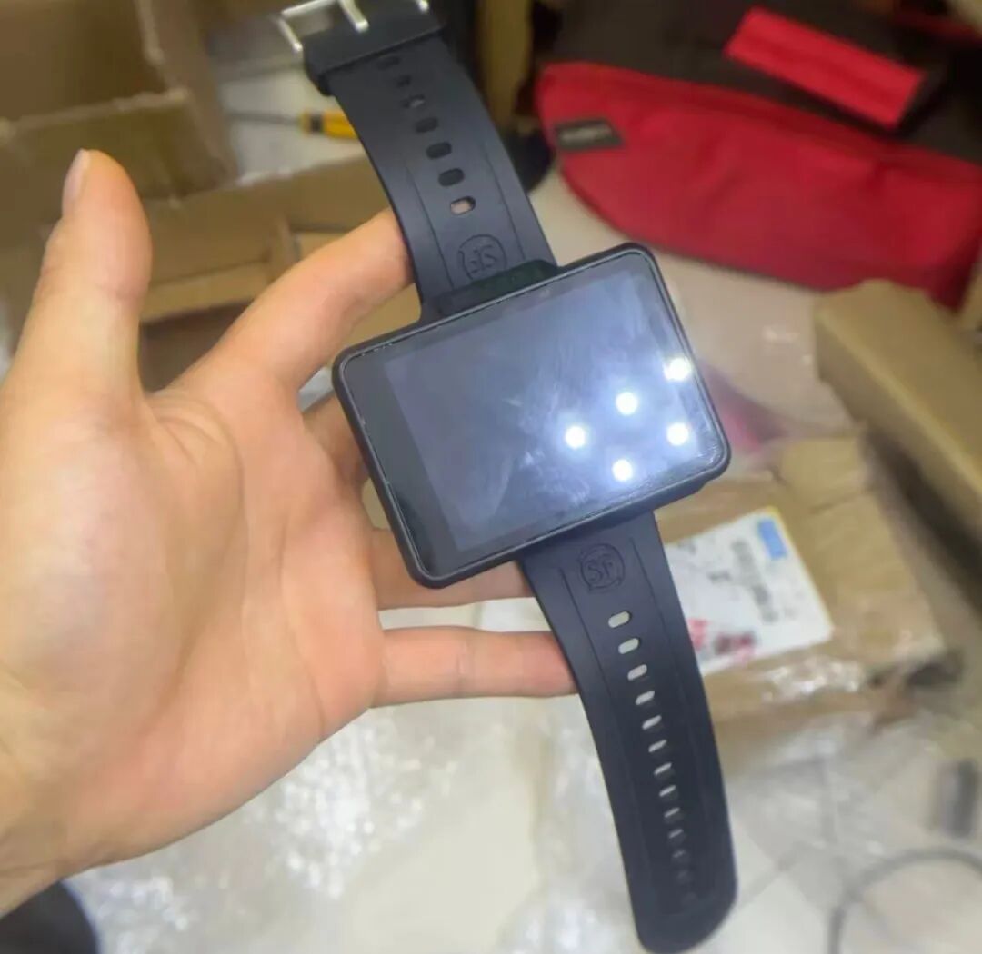 The Most Powerful Smartwatch Yet! 2.8-Inch Screen with Camera, Capable of Running Android 12