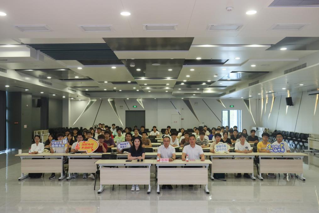 From Chemistry to PCB: Insights from Alumni on Growth | Successful Hosting of the 'Reading the Life Book of Seniors' Lecture (Issue 5)