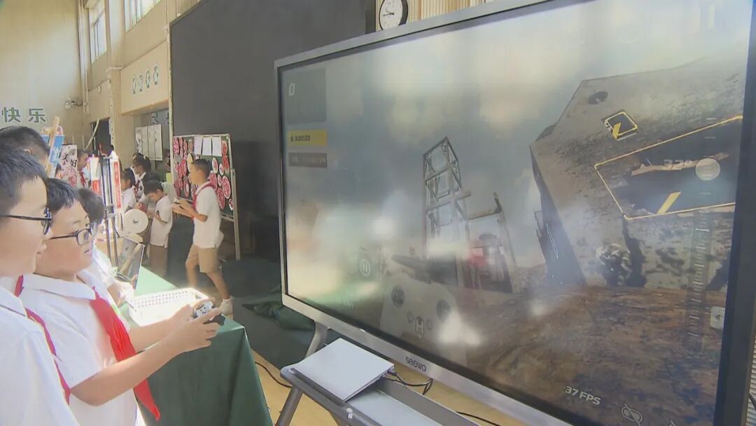 AI Paper Cutting and Robot Parade! A Technological and Cultural Fusion on the First Day of School at the Affiliated Primary School of the Education Institute