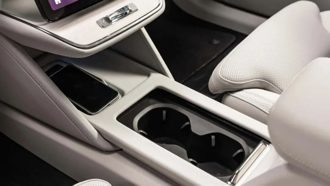 Volvo Takes Action! The All-New All-Electric C-Class Car Unveiled, Charging for 10 Minutes to Drive 300 Kilometers, Competing with Domestic Brands