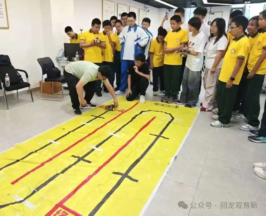 First-Year AI Exploration Team Visits Beihang University Engineering Practice and Innovation Center for "Exploring Artificial Intelligence"