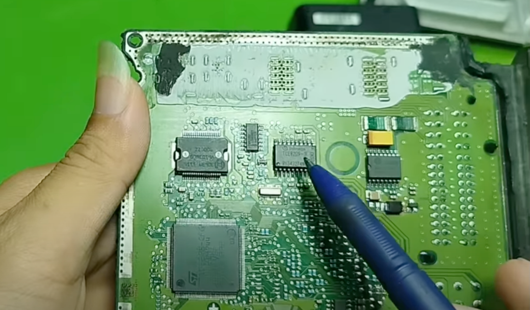 Dissecting the ECU of Kia and Hyundai: Understanding the Function of Each Chip