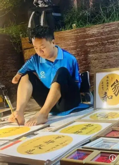 Armless Chinese Man Delivers Food on Unicycle