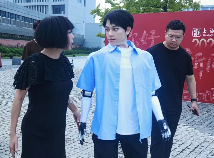 The First Robot PhD Student in the Country Enrolls! On-Site Video Released