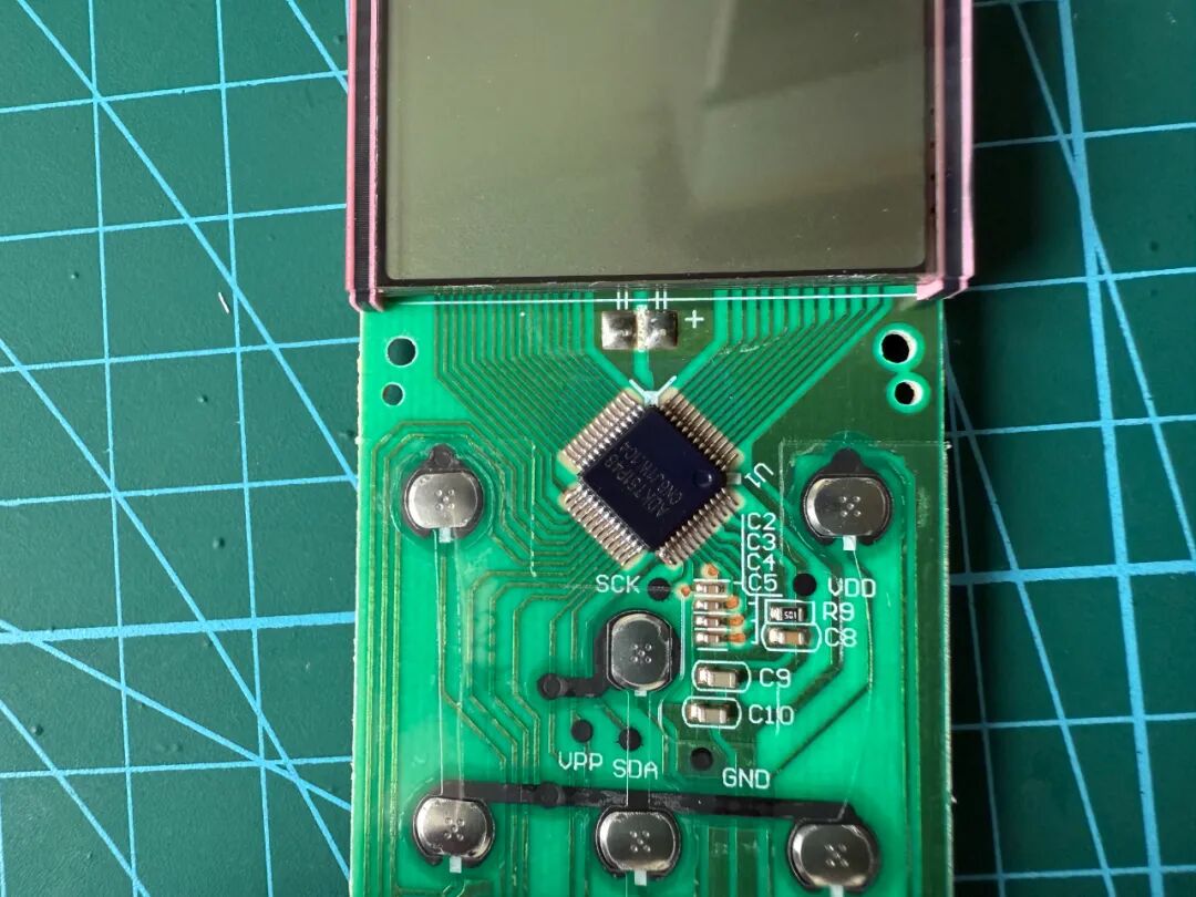Disassembly of Xiaomi Air Conditioner Remote Control: How One MCU Handles All Functions?