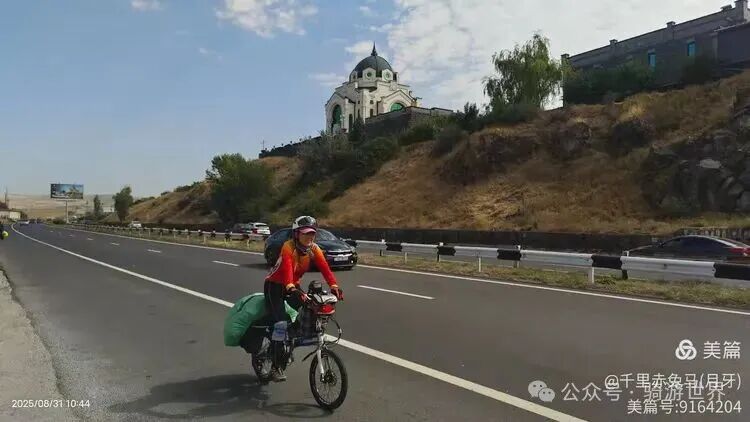 A Return Customer After Eating Fish; Cycling from 11°C to 38°C to Yerevan (Days 19-20 of Cycling in the Caucasus + Turkey)