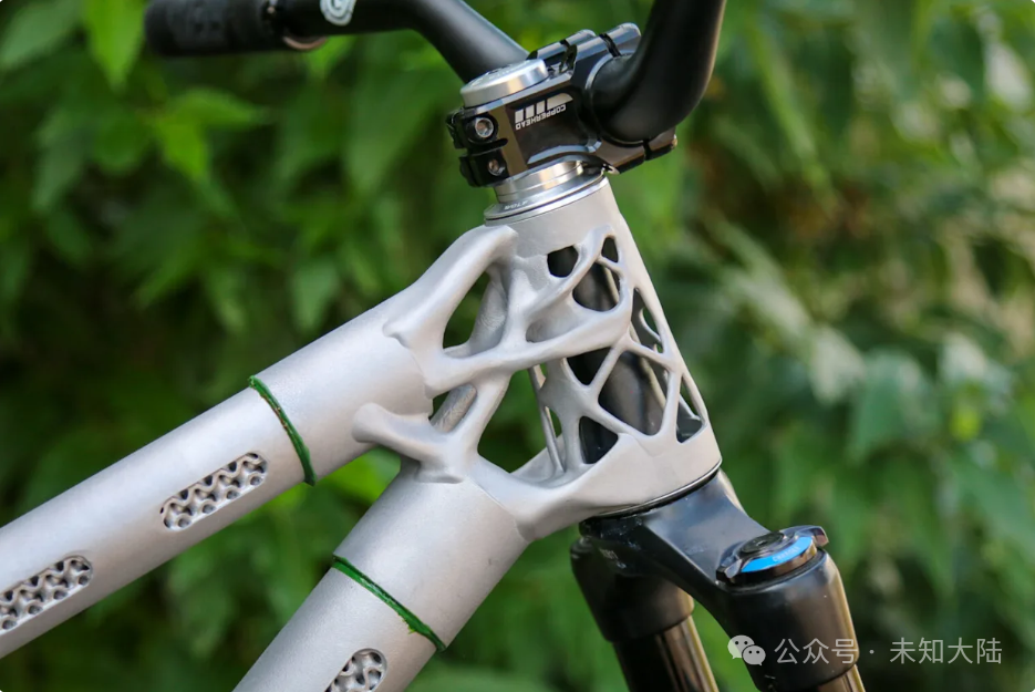 Wild 3D Printed Aluminum Alloy Off-Road Motorcycle Returns