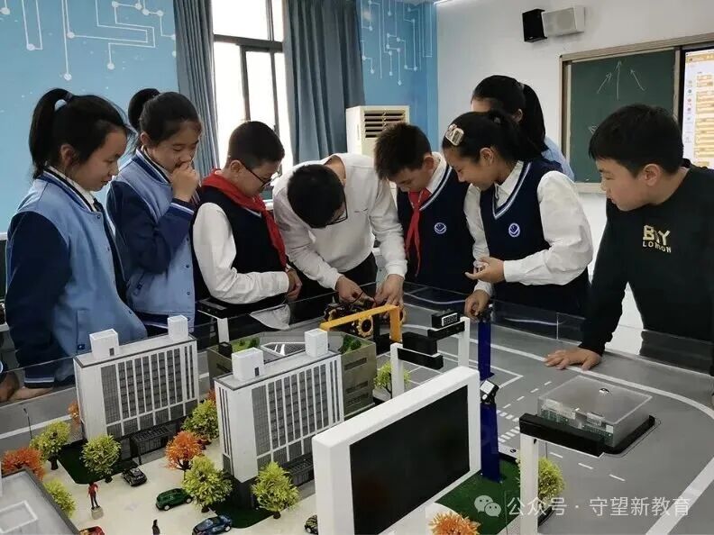 Galaxy Experimental Primary School: A New Educational Ecosystem Under AI Starlight