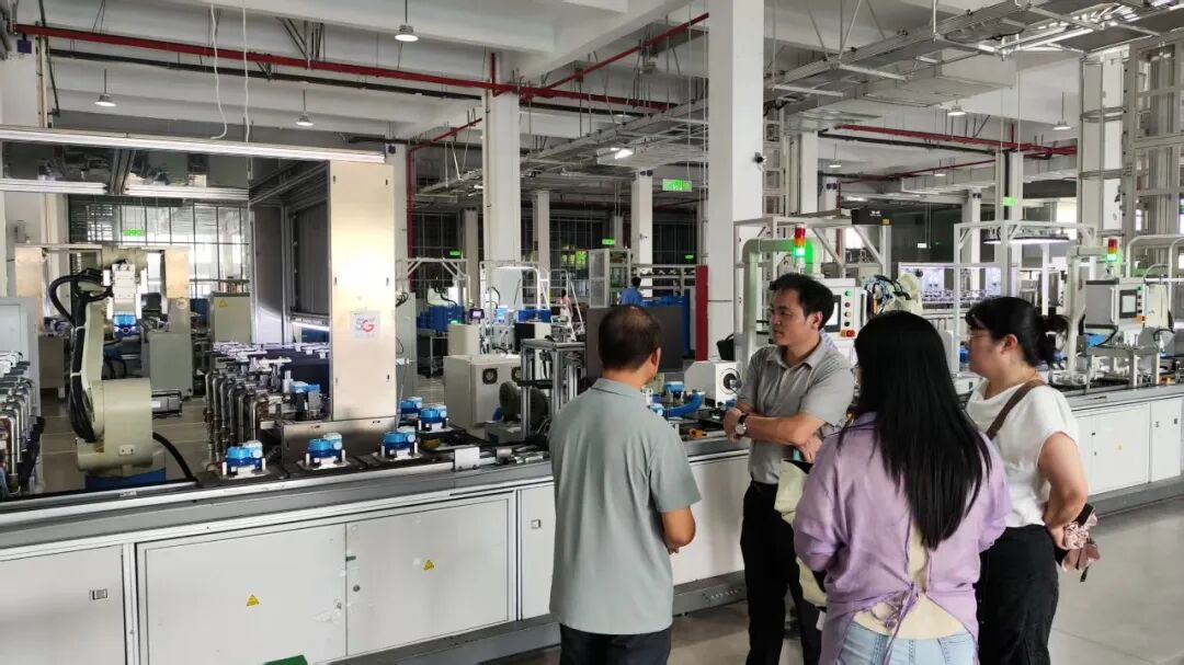 IoT College Organizes Faculty Visit to San Chuan Smart Technology for Research