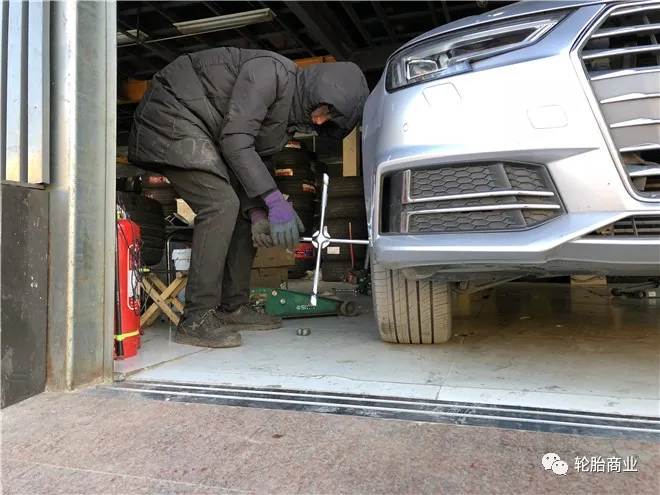 Tire Pressure Sensors: An Essential Service for Tire Shops
