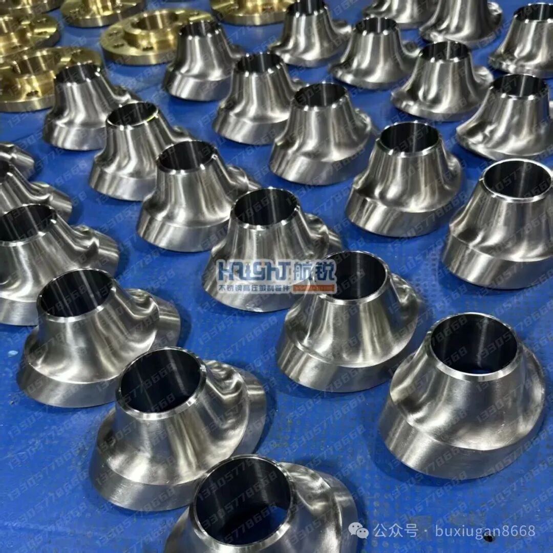 Forged Sweepolet Fittings with Embedded Branch Outlets in UNS N08825 Nickel Alloy, ASTM B564 Standard NACE MR 0175