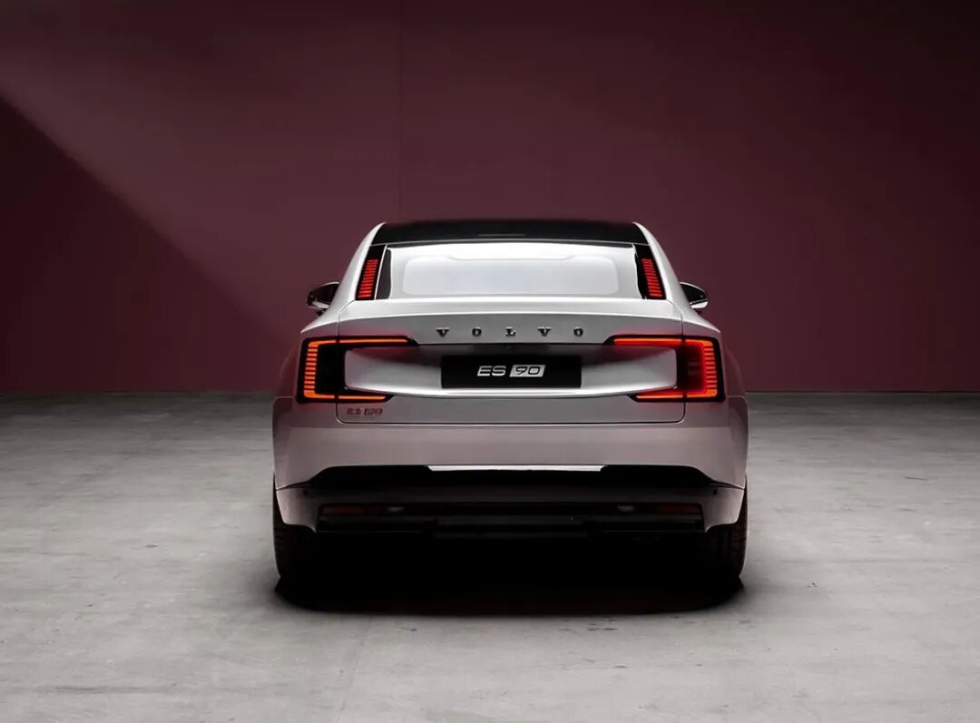 Volvo Takes Action! The All-New All-Electric C-Class Car Unveiled, Charging for 10 Minutes to Drive 300 Kilometers, Competing with Domestic Brands