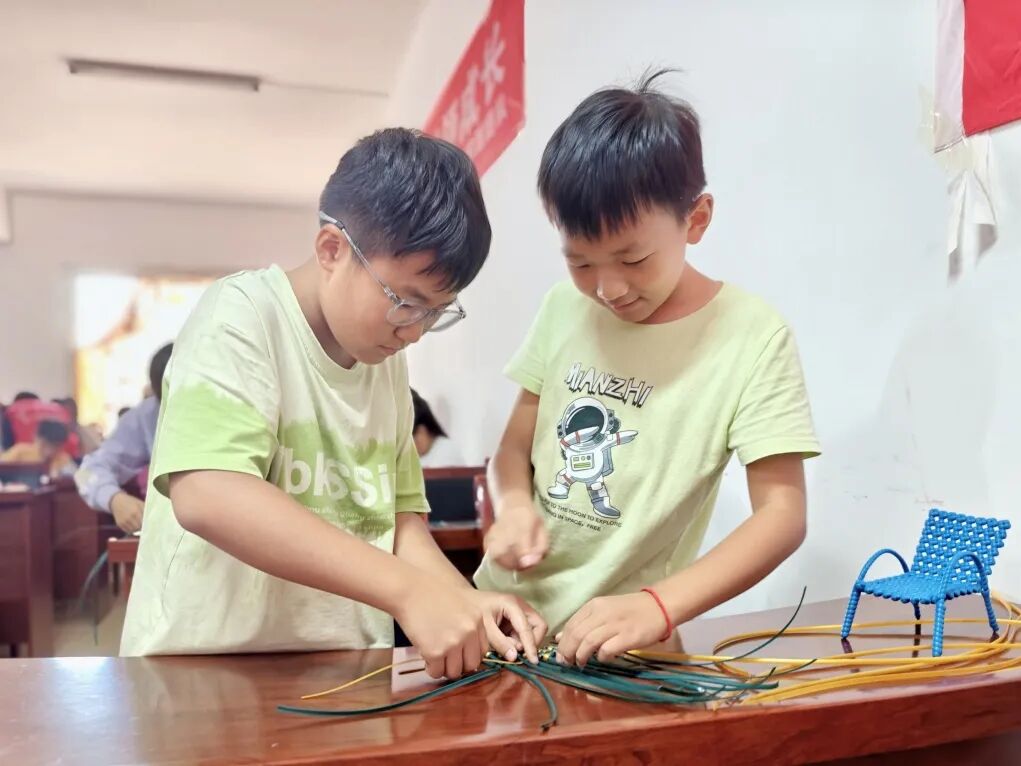 Interesting Summer Classes in Mashan, Meitan: Water Safety, AI Robots, and Crafts!
