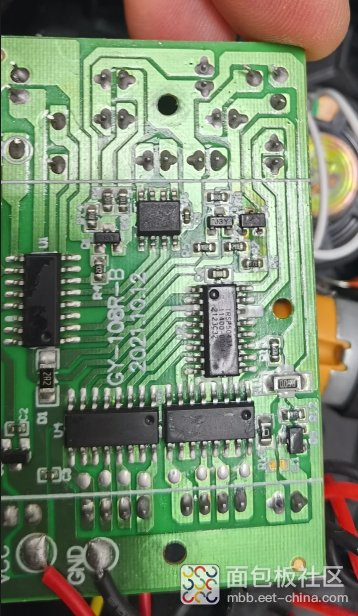 Curious Disassembly of My Son's Toy Tank: Single-Layer Circuit Board + Multiple Motors, Supporting So Many Functions!