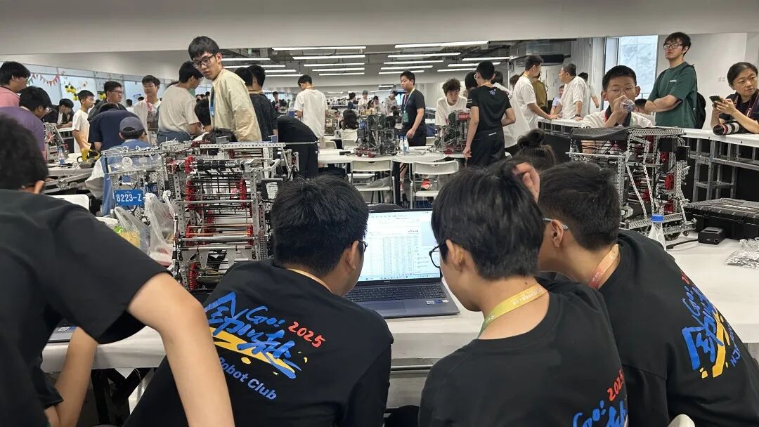 They Return Triumphantly from the World Robot Competition!