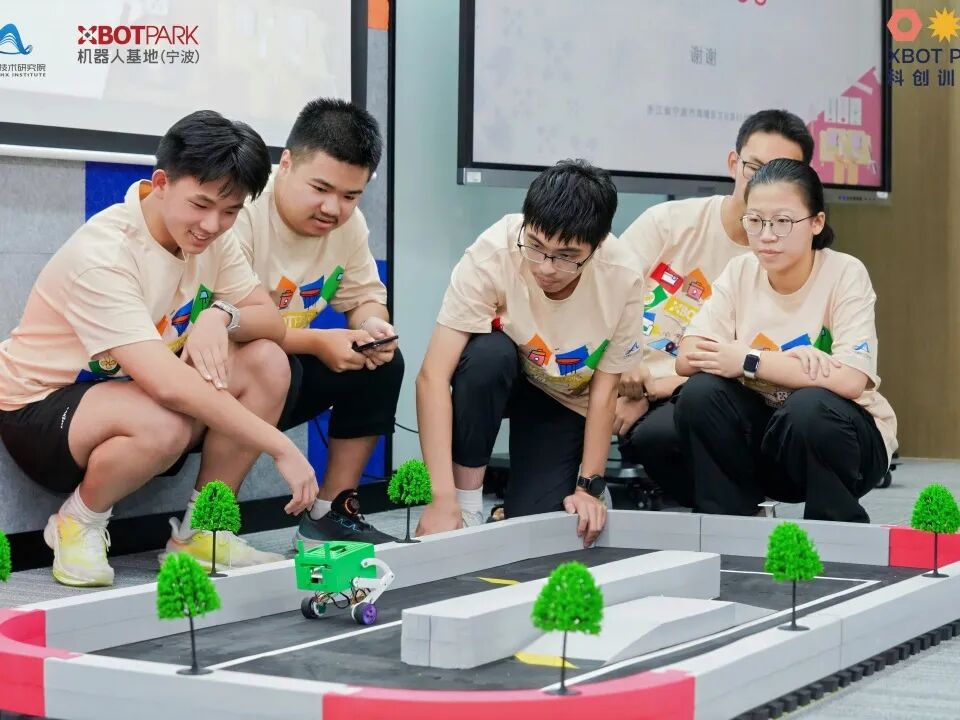 Our Students Participate in the 2025 'Smart Home' High School Science and Technology Innovation Summer Camp