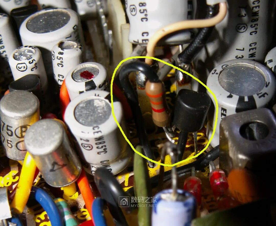 Disassembling a 50-Year-Old Panasonic Tape Recorder: Circuit Board Details Worth Seeing