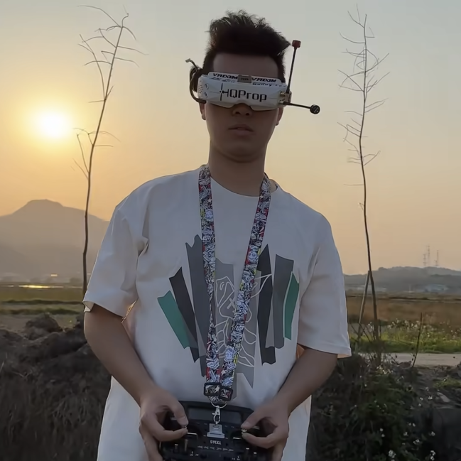 Shenzhen Student Builds Drone, Sets World Record!