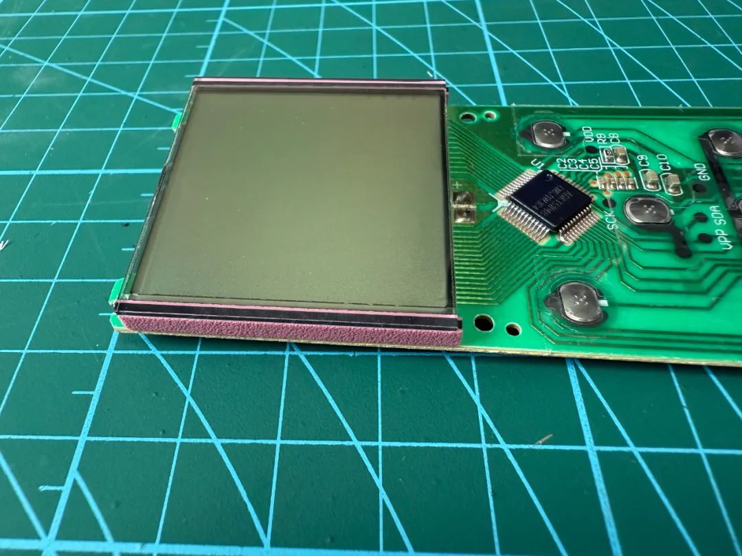 Disassembly of Xiaomi Air Conditioner Remote Control: How One MCU Handles All Functions?