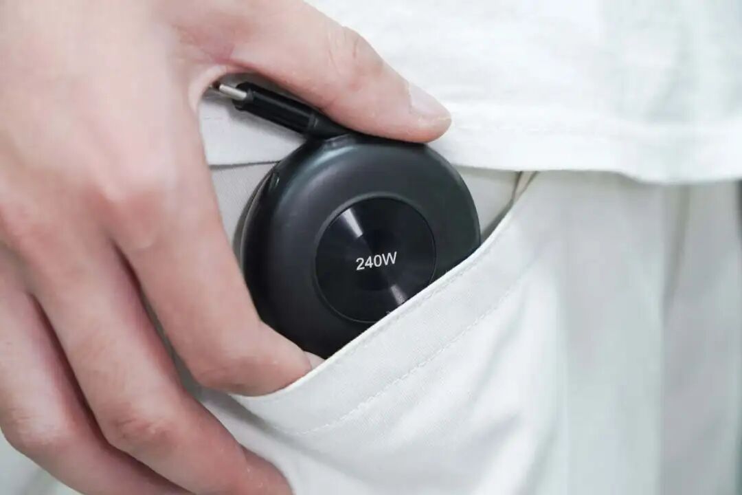 XINLEWEI 240W C-C Fast Charging Retractable Data Cable Review: Dual Retractable + High Power, Convenient Charging and Storage