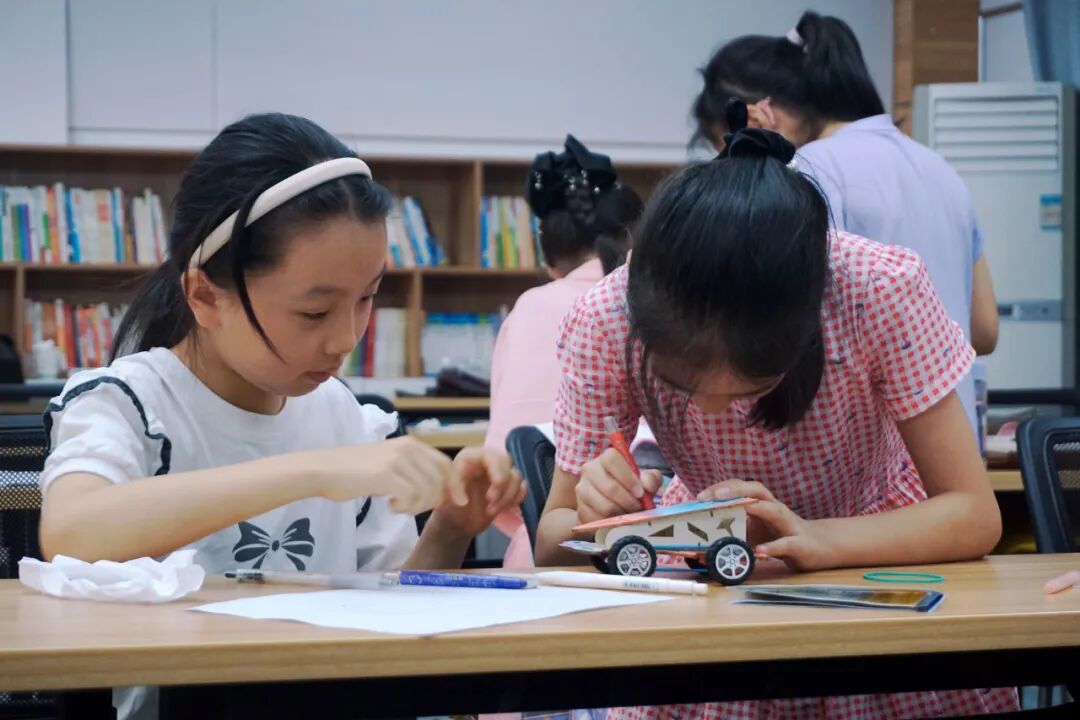 Engaging Automotive Education: Bringing Automotive Knowledge to the Community