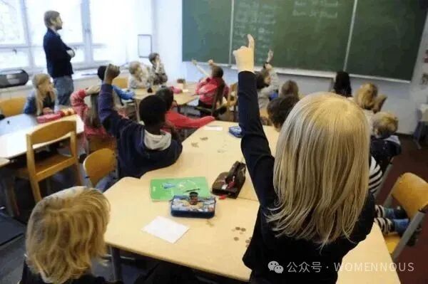 France Bans Smartwatches in Schools! Can We Achieve 'Digital Detox'?