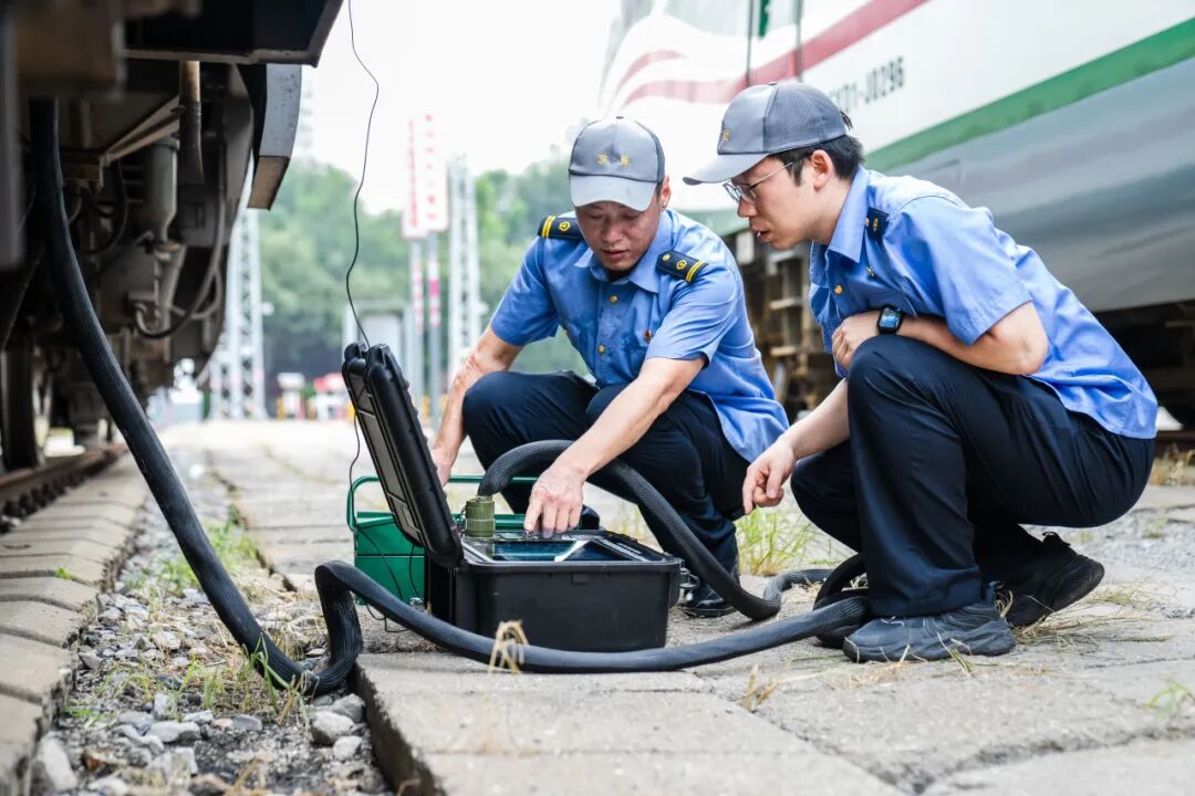 A New Era of Railway Excellence: Wang Yong - A Life of Innovation on Circuit Boards