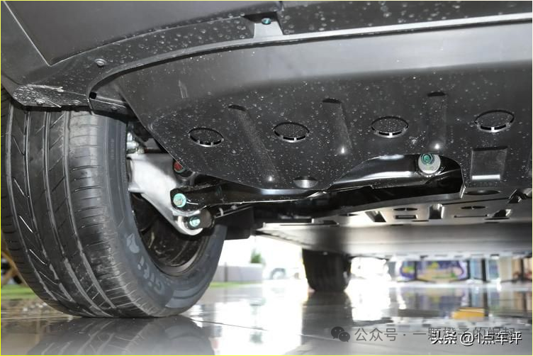 BYD Goes All Out! 4.9s to 100 km/h with the Powerful All-Wheel Drive Yunnian-C, Starting at Over 130,000 Yuan, Shocking the Internet!