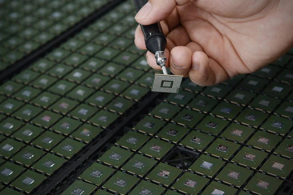 Innovative Paths of Huawei NPU and Google TPU Chips from a Patent Perspective