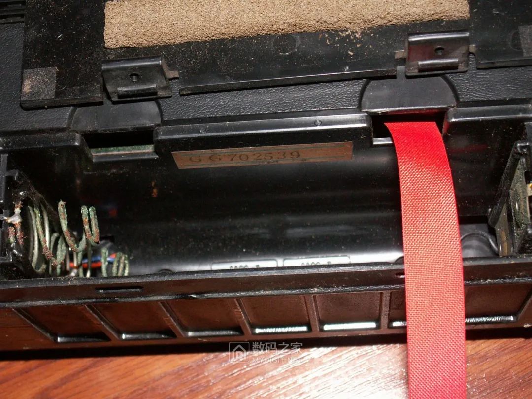 Disassembling a 50-Year-Old Panasonic Tape Recorder: Circuit Board Details Worth Seeing