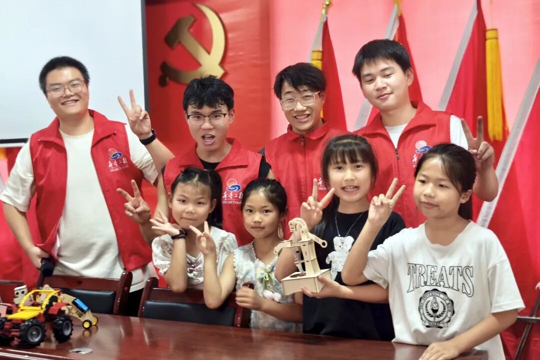 Interesting Summer Classes in Mashan, Meitan: Water Safety, AI Robots, and Crafts!
